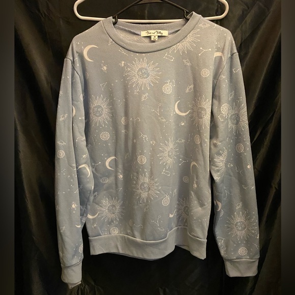 Light Blue Stars and Moon Sweater. - Picture 1 of 2